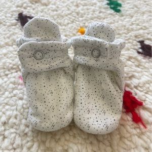 SOLD Robeez Baby Booties (Size 3-6m)